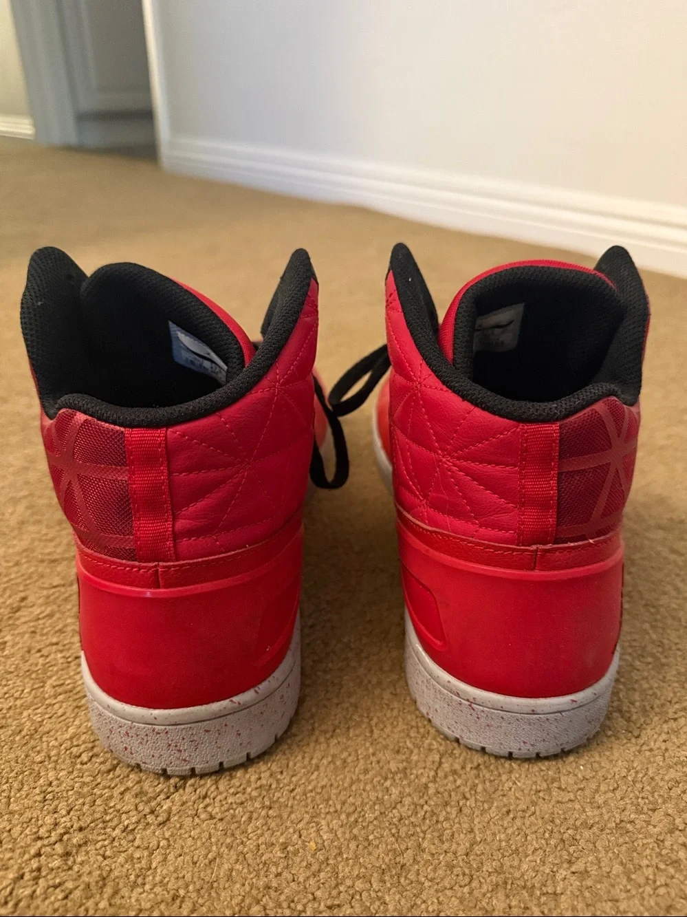 Jordan• 1 Flight 3 in Red